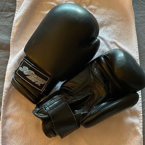 Great condition black training boxing gloves 10oz. $25